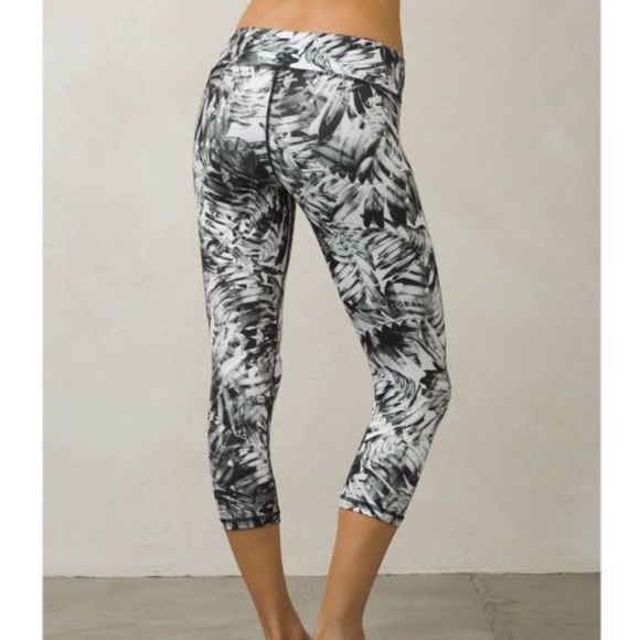 🆕 Prana Roxanne Capri legging palm leaves Small - Picture 2 of 8